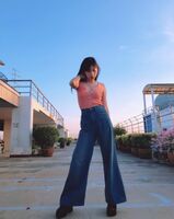 若嫩胴體透出纖細長腿 超美辣waist instantaneous shaking 全場
