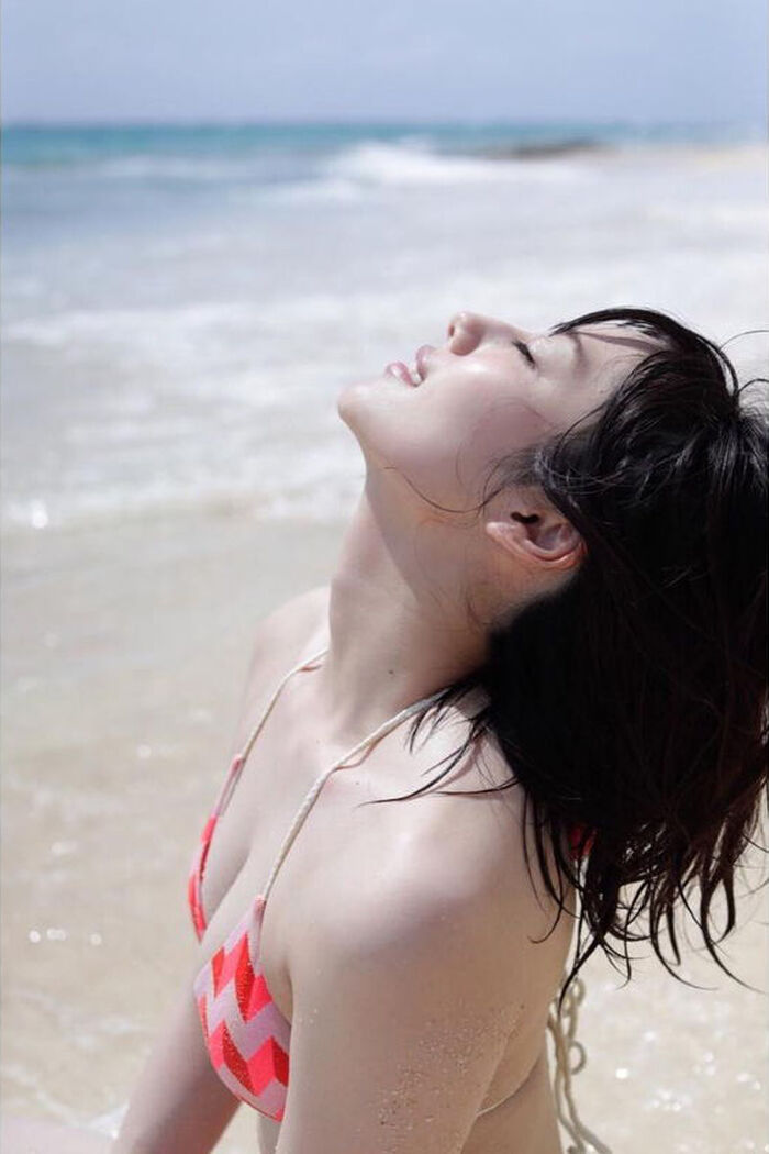 Kazusa Kuyama, Kazusa Kuyama, played by Police Sentai Patranger 3, is small in the snowy open-air bath ... 11th image
