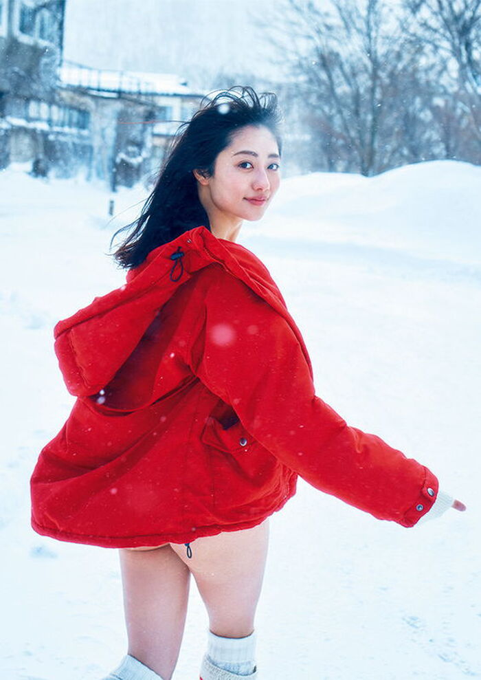 Kazusa Kuyama, Kazusa Kuyama, played by Police Sentai Patranger 3, is small in the snowy open-air bath ... 4th image