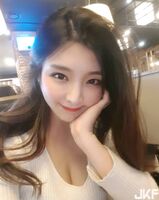 韓國性感直播主 胸前兩團肉球滿到快掉出來 這視角也太邪惡了!