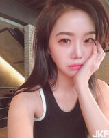 韓國氣質妹子 全包緊緊凸顯豐滿上chest 好想把她服脫光啊!