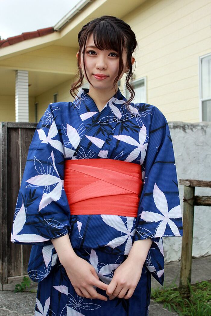 Ayaka Kasuga (20), former R-law member Ayaka Kasuga (20), Hamima biting into a Y-shaped super high leg ... 3th image