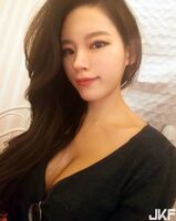 Healthy Beauty Chest Front Flesh 擠出 Ichijo Deep Groove Net: Large and small one hand grasp 剛剛好!