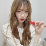 清純型少女 呆萌模樣惹人喜愛 網：讓人好想要照顧她！