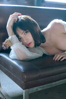Noko Momozuki, active nurse part-time beauty layer Noko Momozuki, the first back cover selection since the first issue of EX mass ...