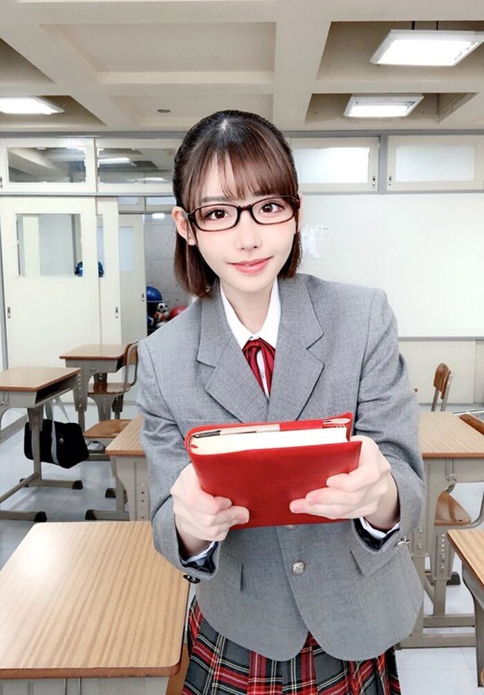 Eimi Fukada Off-Shot Statue 3th image