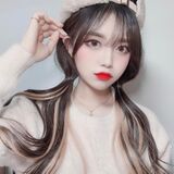 氣質型妹子 擁有高顏值加上那纖slender material 簡直就是女神啊!