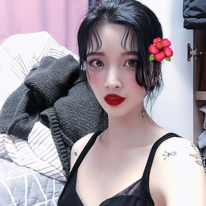 高冷暗黑型少女 纖slender material 加上那眼神 簡直把我迷到受不了~ 14th image
