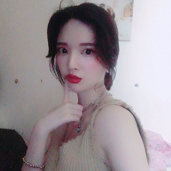 高冷暗黑型少女 纖slender material 加上那眼神 簡直把我迷到受不了~ 2th image