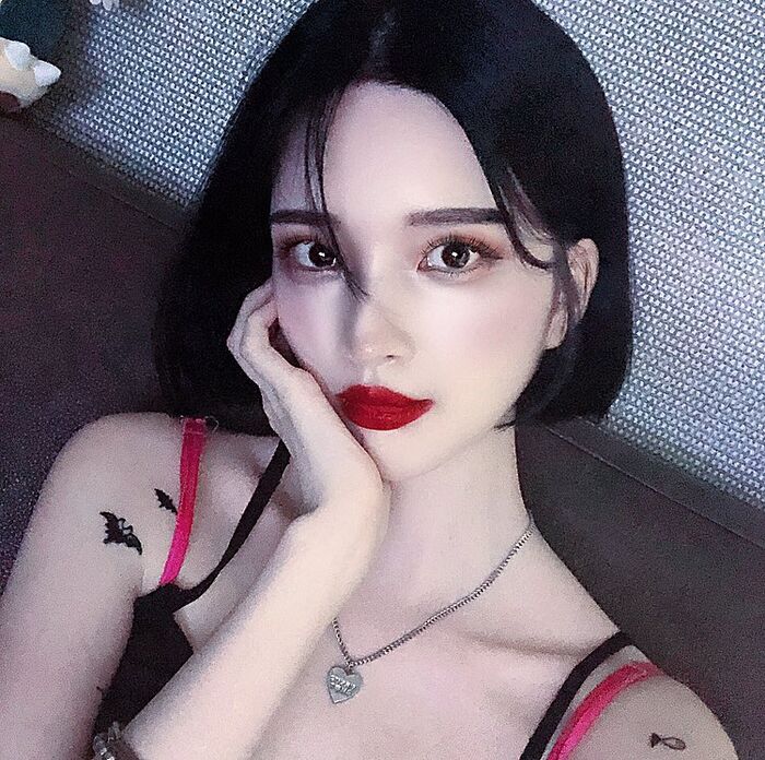 高冷暗黑型少女 纖slender material 加上那眼神 簡直把我迷到受不了~ 5th image