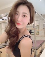 健身型韓妹 身穿緊身小dorsal heart convex 顯豐滿乳球 好想和她一起運動啊~