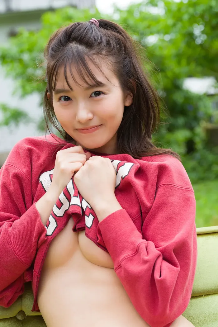 [Shida Oto 29] A cute 25-year-old gravure image with a smile who shows off her seductive body in a bikini that is too cute (16) 16th image