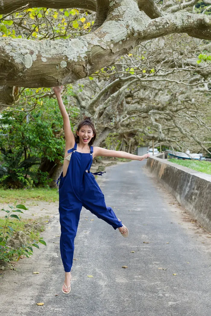 [Shida Oto 29] A cute 25-year-old gravure image with a smile who shows off her seductive body in a bikini that is too cute (16) 19th image