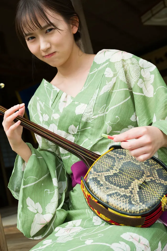 [Shida Oto 29] A cute 25-year-old gravure image with a smile who shows off her seductive body in a bikini that is too cute (16) 38th image