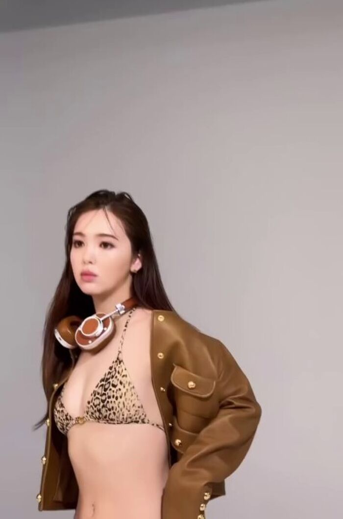'I didn't plan to take it off' Nicole Fujita Mr./Ms. the image of the swimsuit shoot is too naughty wwwwwwww Fans are very excited about the back of the bikini cover of the magazine 'ViVi!! 3th image