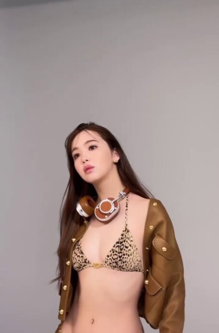 'I didn't plan to take it off' Nicole Fujita Mr./Ms. the image of the swimsuit shoot is too naughty wwwwwwww Fans are very excited about the back of the bikini cover of the magazine 'ViVi!! 4th image