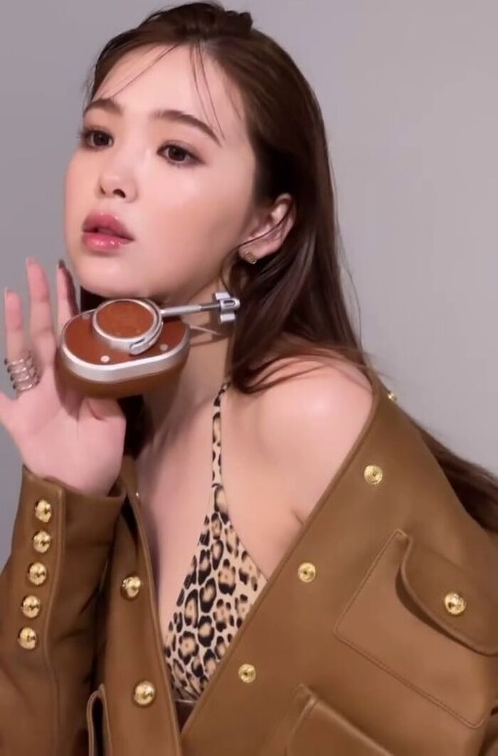 'I didn't plan to take it off' Nicole Fujita Mr./Ms. the image of the swimsuit shoot is too naughty wwwwwwww Fans are very excited about the back of the bikini cover of the magazine 'ViVi!! 9th image