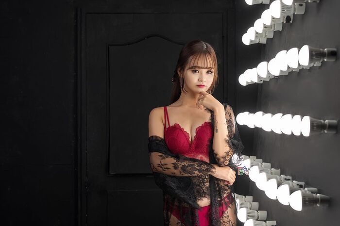 渾圓奶球騷氣狂洩 逆天pencil長腿讓人不能忍 3th image