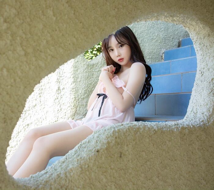 緊勒2顆大奶球超突出 銷魂深groove騷氣發洩讓網友淪陷 8th image