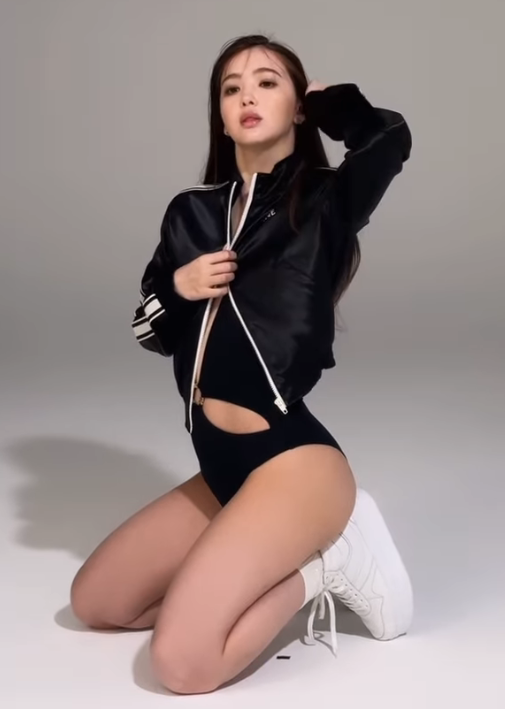 【Image】Mr./Ms. Fujita talks about being too naughty in a high-leg swimsuit wwwwwwwww 4th image
