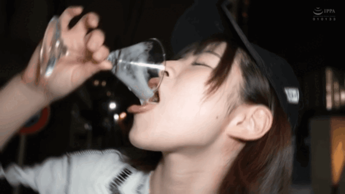 [vol.1] 50 swallowing erotic GIF images I collected a sickotish woman who swallows squid-smelling juice without hesitation 9th image