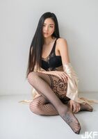 黑髮美人 Baek Ye Jin 蕾絲內衣絲襪超誘人