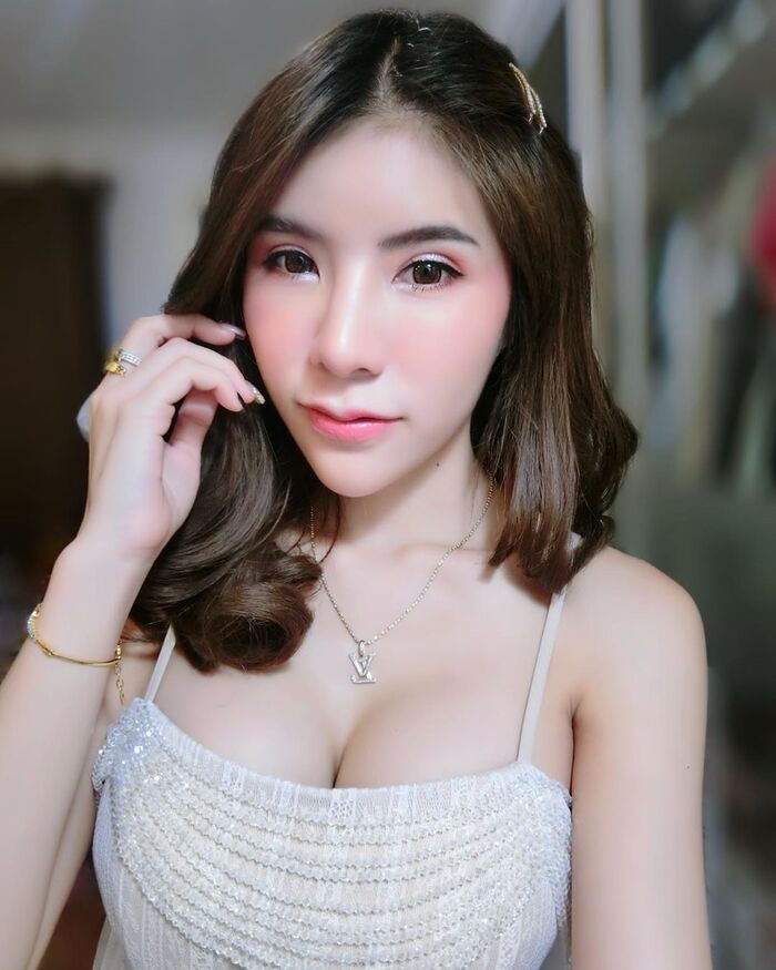 Deep V Exposure Super Fierce Beautiful Breasts Goddess Class Beauty Complete Preying Human Heart 4th image