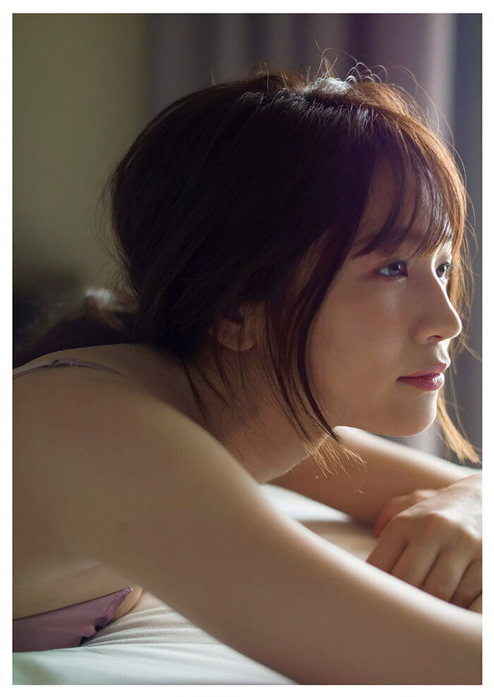 Erika Tsumiya 'Weekly PLAYBOY' 迷人22吋纖waist 3th image