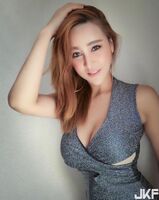 泰國美熟女 穿著 Tight body low chest upper garment 一彎waist 網友狂喊: 硬了 ...