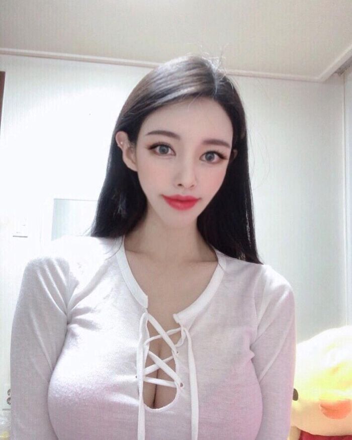 High Cold Feeling Positive Sister Chest Front 兩團白皙奶超圓潤 好想伸手摸一括啊! 10th image
