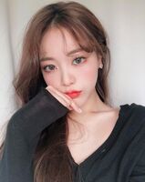 韓國高顏值妹子 擁有精緻五官和纖slim材材 網:立馬飛去找她!
