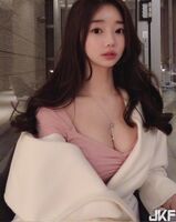 Sexual sensation Han 妞 兩粒「圓潤乳球」大方展露 看得我下面都石更石更的!