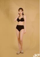嬌嫩長腿妹妹 「粉嫩美肌」身材超銷魂...眼神絕對是在邀請啊！