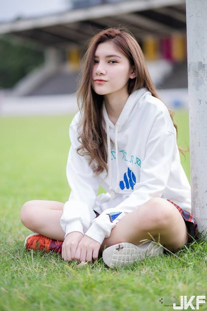 White Woman Youth Beautiful Girl One Piece Sweet Smile 讓我想親 呸! 16th image