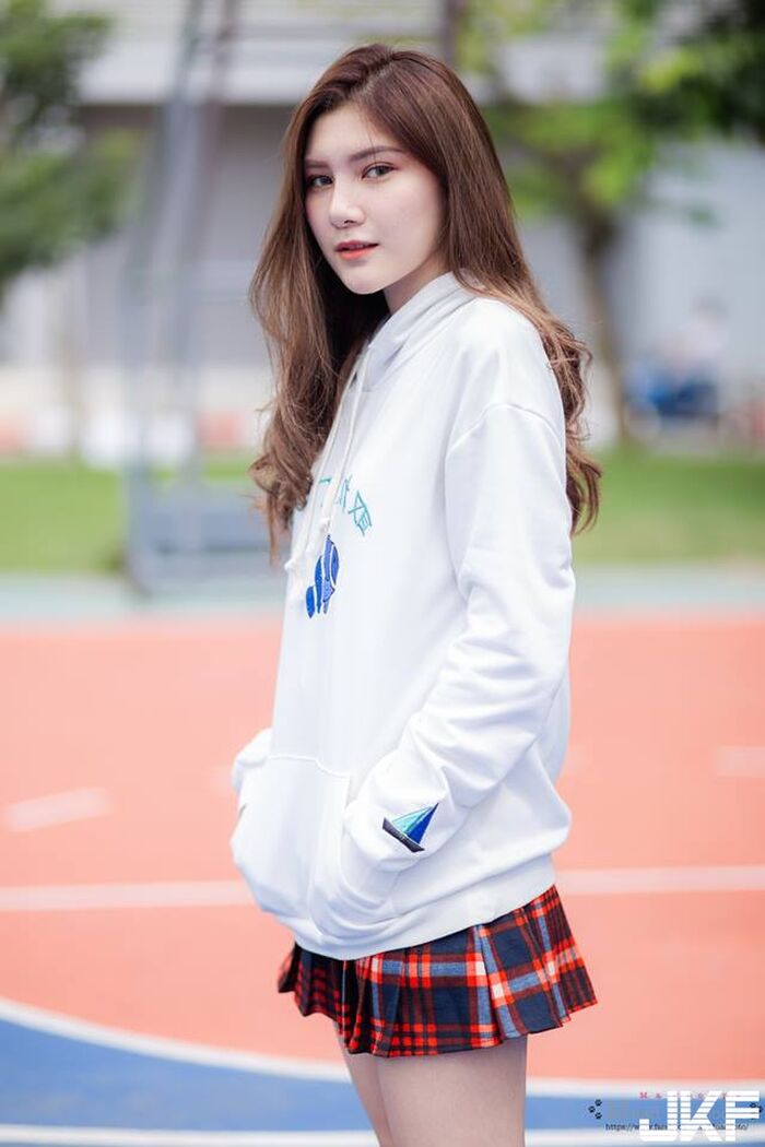 White Woman Youth Beautiful Girl One Piece Sweet Smile 讓我想親 呸! 17th image