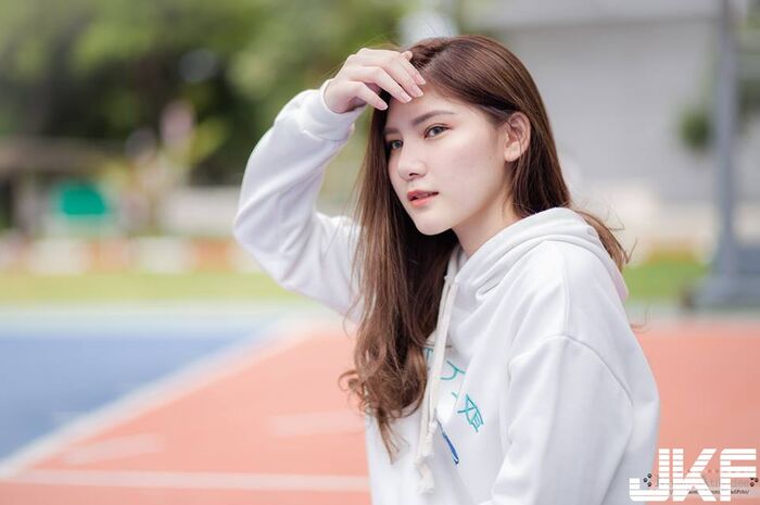 White Woman Youth Beautiful Girl One Piece Sweet Smile 讓我想親 呸! 3th image