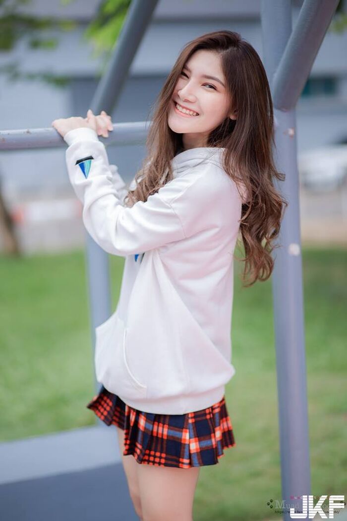 White Woman Youth Beautiful Girl One Piece Sweet Smile 讓我想親 呸! 6th image