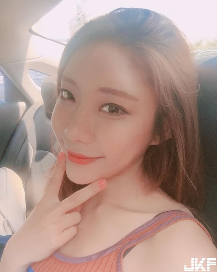 南韓美女車模 「S型身材」叫人怎麼專心看車? 8th image
