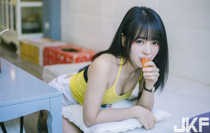 帶點日系的白嫩正妹 兩團白嫩太讚了 這皮卡丘我先收服了! 12th image