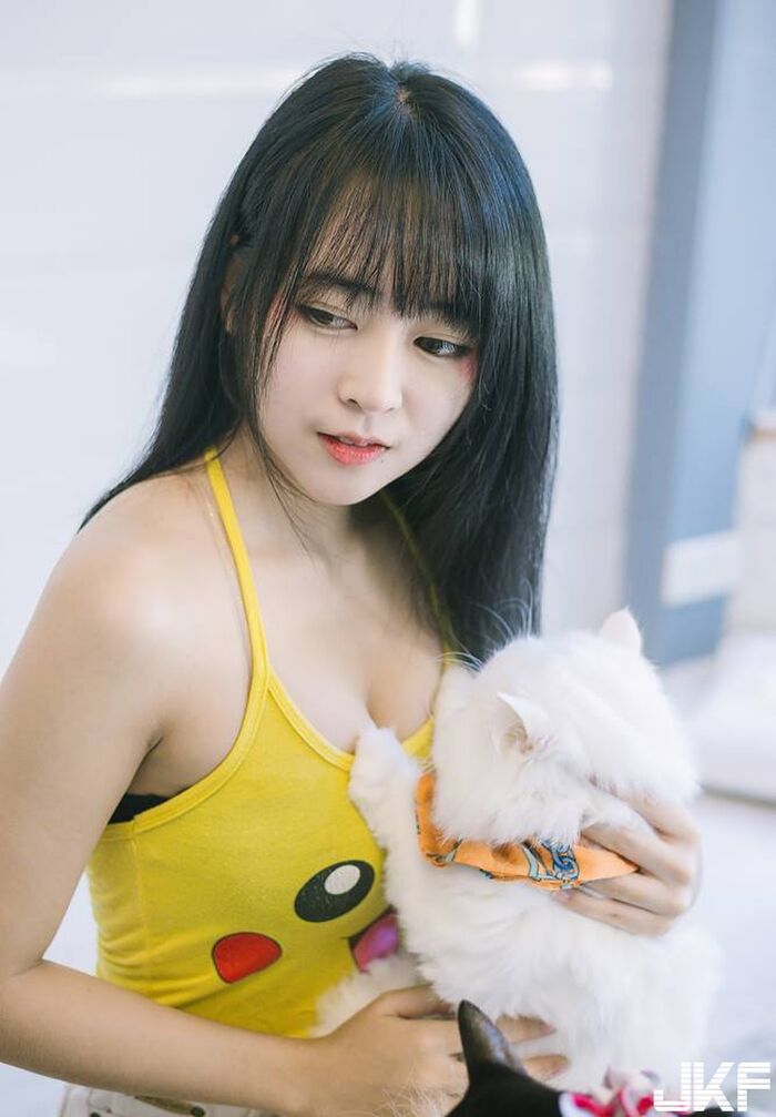 帶點日系的白嫩正妹 兩團白嫩太讚了 這皮卡丘我先收服了! 13th image