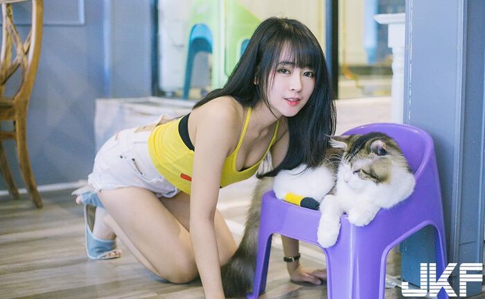 帶點日系的白嫩正妹 兩團白嫩太讚了 這皮卡丘我先收服了! 6th image