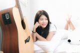 清純氣質吉他女孩 為了妳我今天開始報名吉他課程班了!