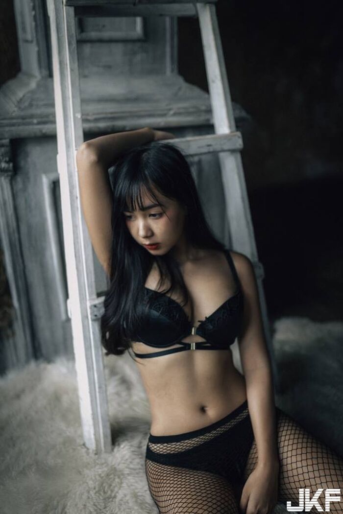 這身材讓人坐立難安! 滿分的性感蠻waist harm 我... 小鹿亂撞 4th image