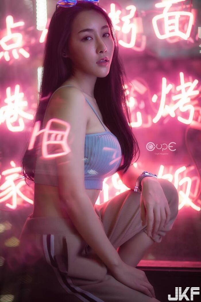 Also, 甜又壞的女孩 挺出子彈chest 讓人好想駕馭她 3th image
