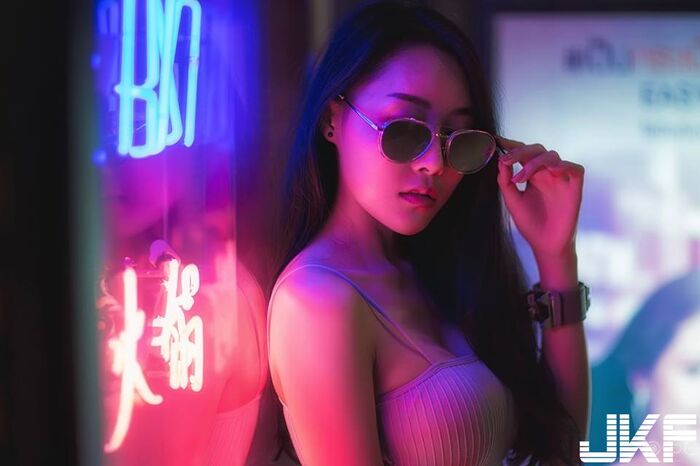 Also, 甜又壞的女孩 挺出子彈chest 讓人好想駕馭她 4th image