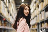 可愛搞怪泰國妹妹 氣質捲髮回眸一笑甜進心