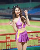 長腿正妹「Wendy」 性感體態引人遐想.....乳量簡直快炸出 (10P)