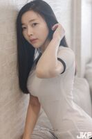 清純白皙緊身運動服 讓人勾起保護慾望啊!!