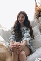 Sexual Sensation 豐唇女孩 撩人的性感美腿 好想把她收服帶回家!