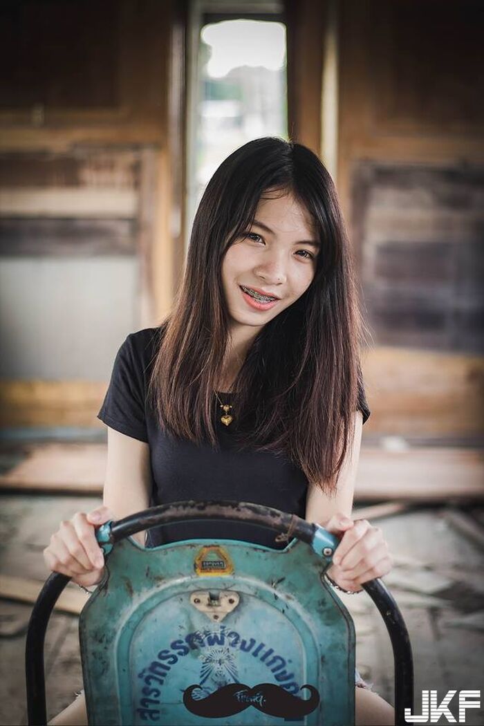 火辣熱褲妹 讓人想括她吃下肚 5th image